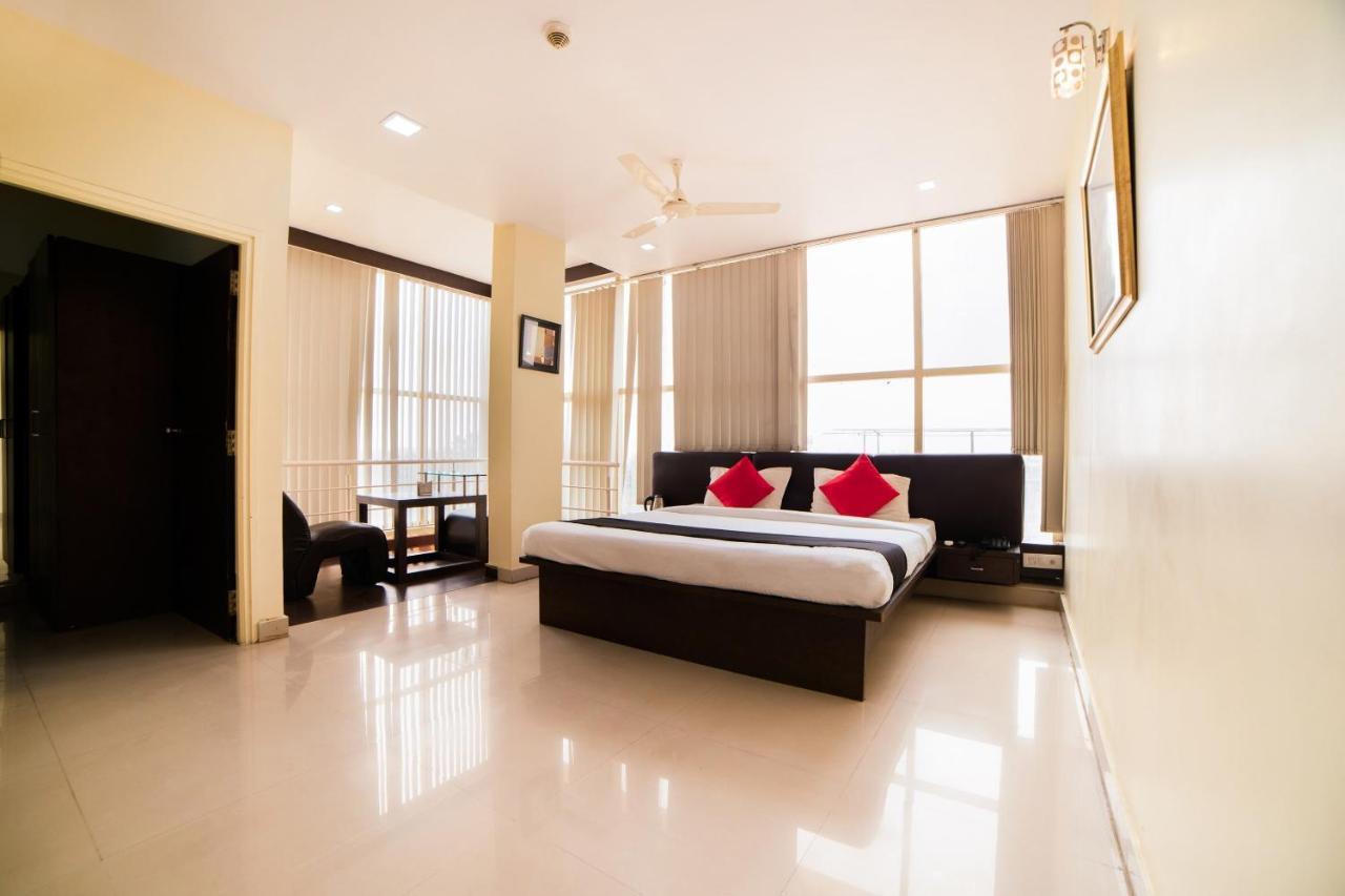 Hotel Super Capital O Raaga Grand Hyderabad Exterior foto